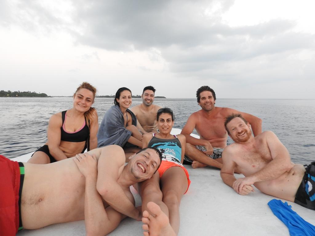Natural Surf House Hostel Himmafushi Buitenkant foto