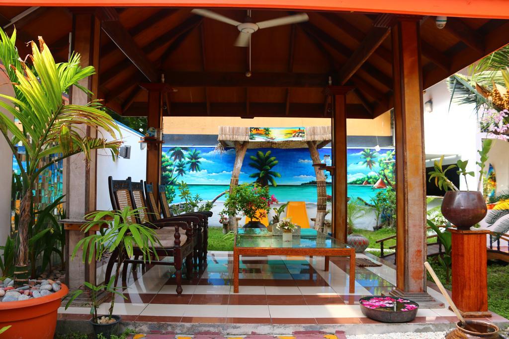 Natural Surf House Hostel Himmafushi Buitenkant foto
